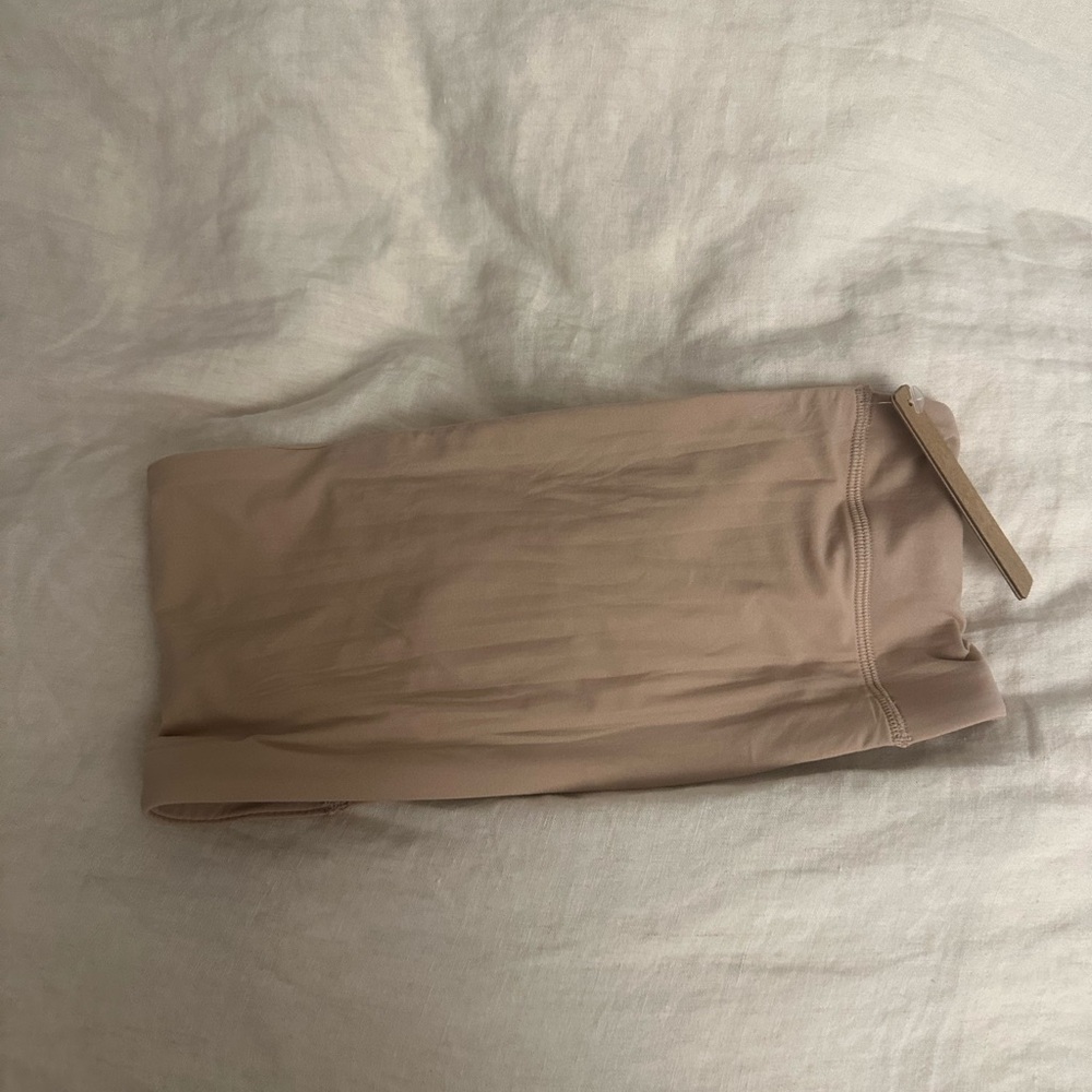 SKIMS Fits Everybody Bandeau in Mica